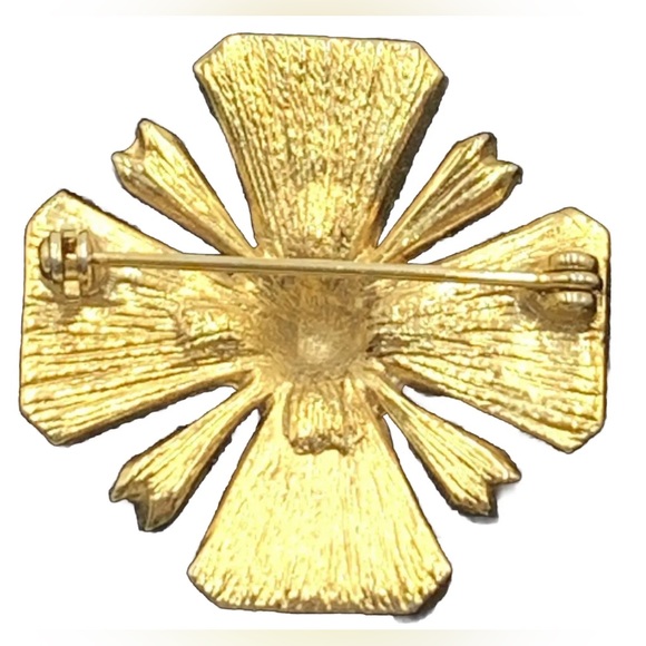 Gold Tone RED Guilloche Maltese Cross Pin Brooch vintage - Picture 3 of 5